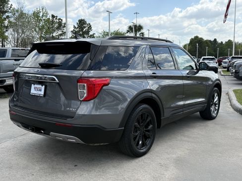 Used 2021 Ford Explorer XLT w/ Equipment Group 202A image 5