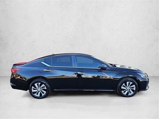 Used 2025 Nissan Altima 2.5 S video 4