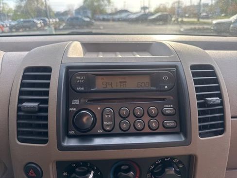 Used 2005 Nissan Frontier SE RWD image 13