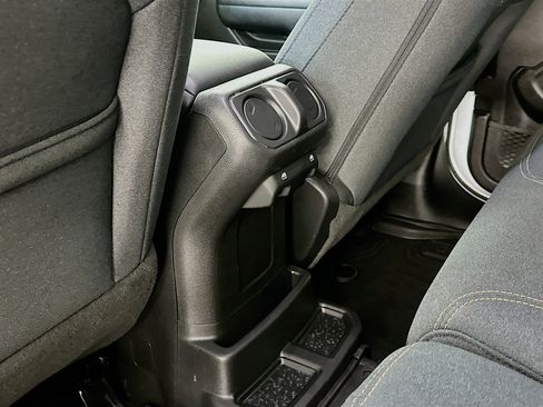 Used 2025 Jeep Wrangler Willys image 27