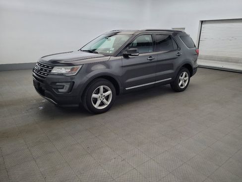 Used 2017 Ford Explorer XLT AWD/4WD image 2