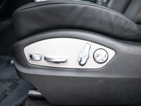 Certified 2026 Porsche Macan AWD/4WD image 15
