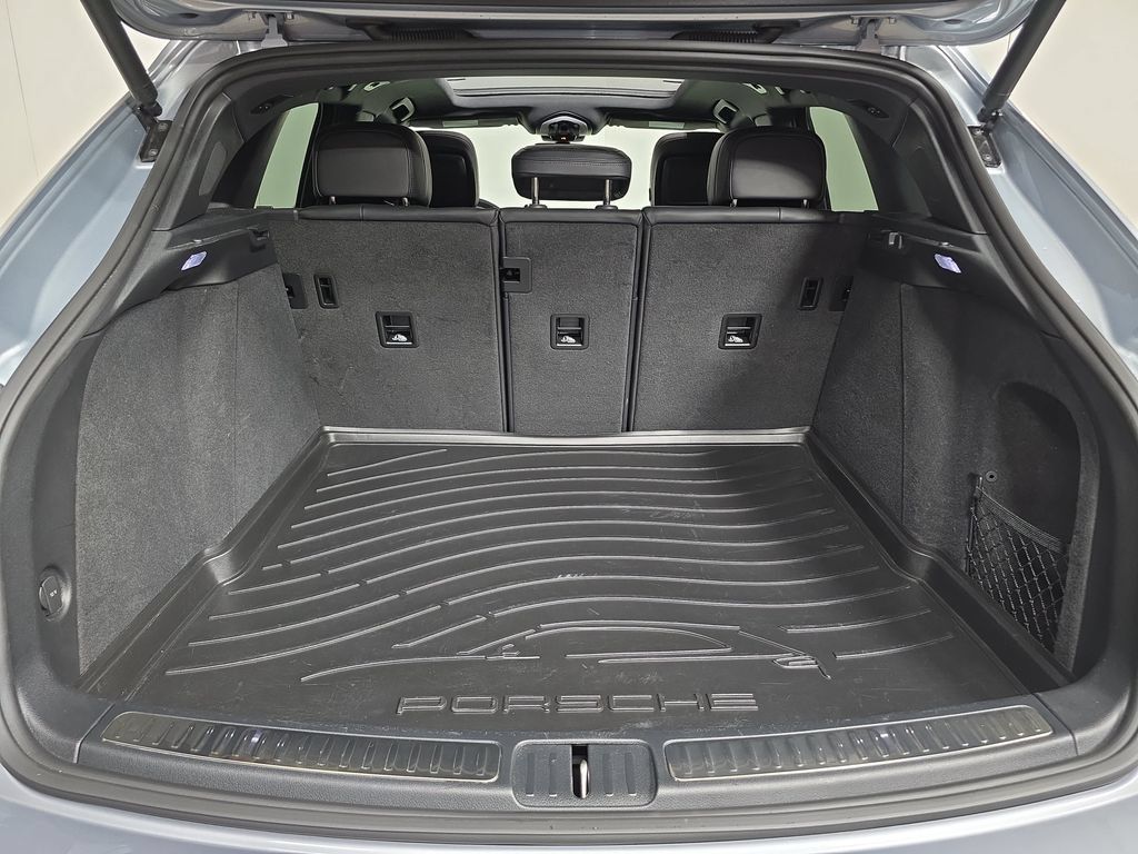 Certified 2023 Porsche Macan AWD/4WD image 25