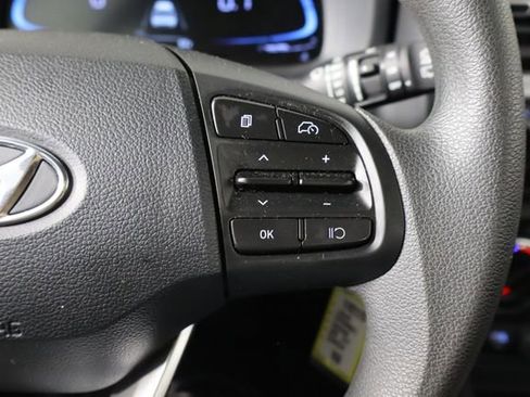Used 2025 Hyundai Venue SE FWD image 10