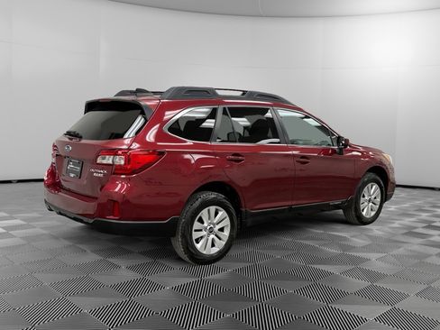 Used 2016 Subaru Outback 2.5i Premium image 5