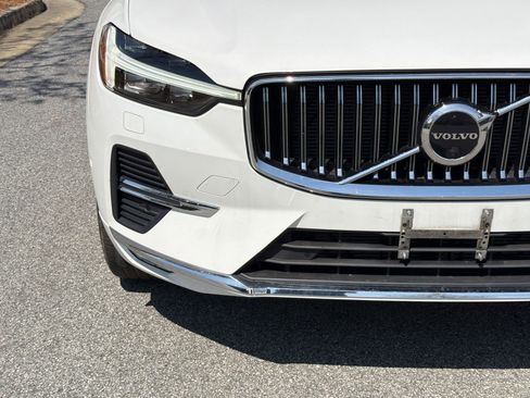 Used 2023 Volvo XC60 B5 Plus image 27