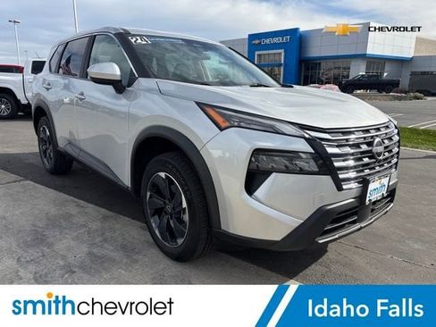 Used 2024 Nissan Rogue SV image 1