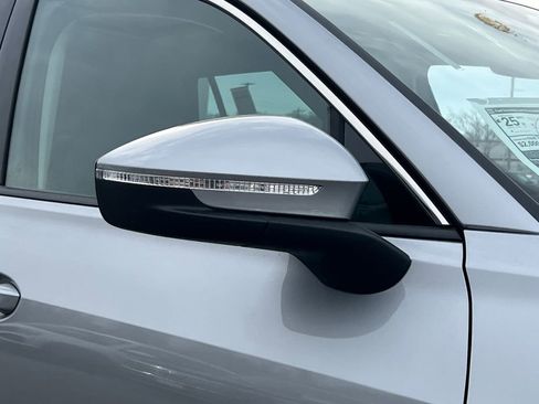 New 2026 Volkswagen Tiguan SE image 7