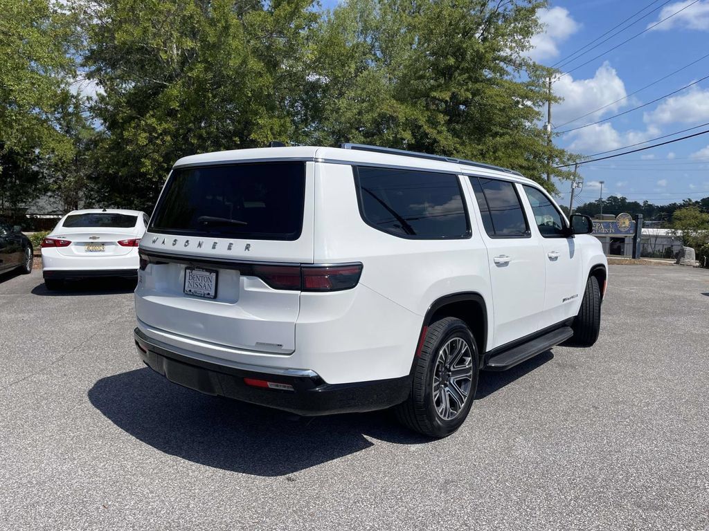 Used 2024 Jeep Wagoneer L Series II w/ Flexible Seating Group AWD/4WD image 3