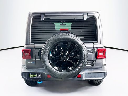 Used 2022 Jeep Wrangler Unlimited Sahara AWD/4WD image 7