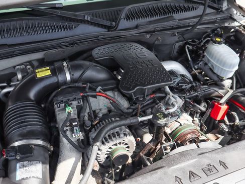 Used 2006 Chevrolet Silverado 2500 LT w/ Heavy-Duty Power Package image 16