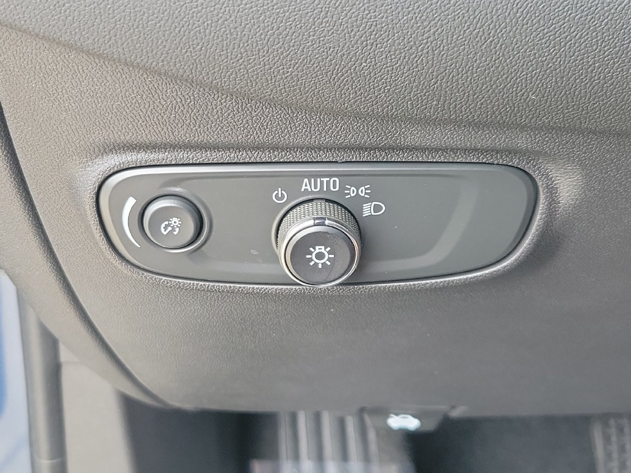 Certified 2024 Chevrolet Equinox RS FWD image 31