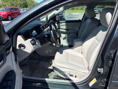 Used 2013 Chevrolet Impala LTZ FWD image 9