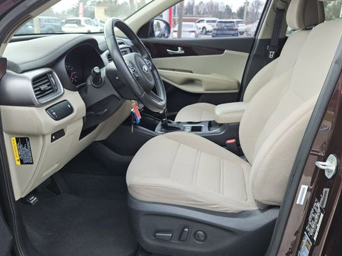 Used 2016 Kia Sorento LX w/ LX Convenience Package image 3