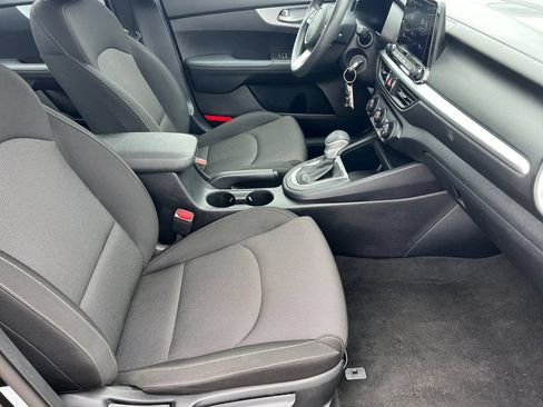 Used 2024 Kia Forte LXS FWD image 7