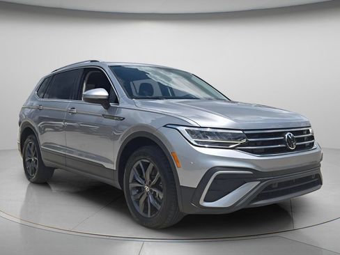 Certified 2023 Volkswagen Tiguan SE FWD image 9