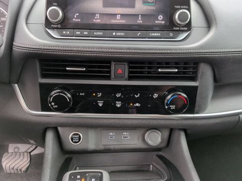 Used 2023 Nissan Rogue S AWD/4WD image 18