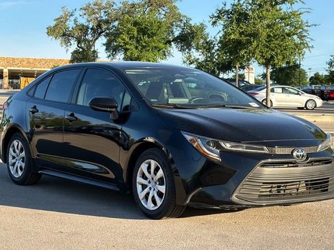 Used 2024 Toyota Corolla LE image 3