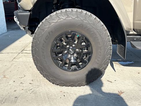 Used 2025 Ford Bronco Raptor w/ Interior Carbon Fiber Pack AWD/4WD image 36