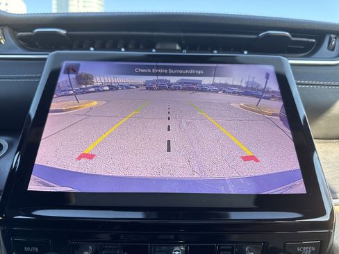 Used 2023 Jeep Grand Cherokee L Limited image 19