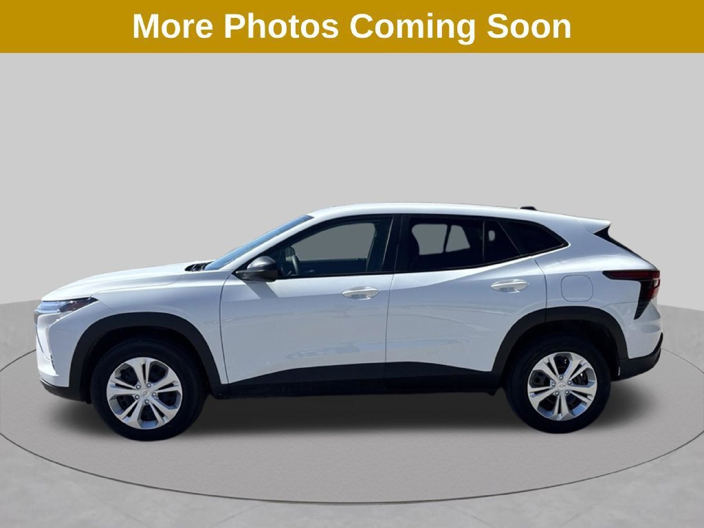Used 2025 Chevrolet Trax LS FWD image 4