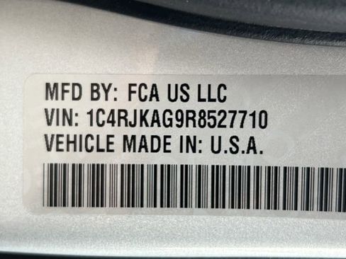 Used 2024 Jeep Grand Cherokee L Laredo image 32