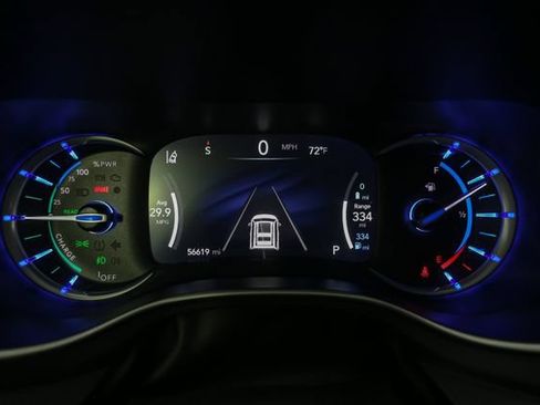 Used 2023 Chrysler Pacifica Touring-L FWD image 34