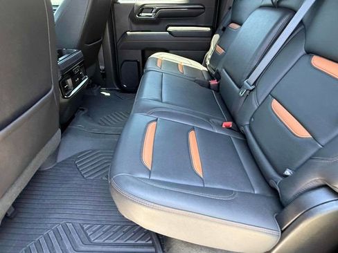 Used 2024 GMC Sierra 1500 AT4 w/ AT4 Premium Package AWD/4WD image 18