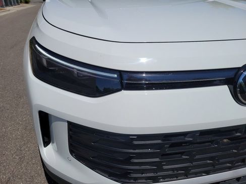 New 2026 Volkswagen Tiguan SE FWD image 24
