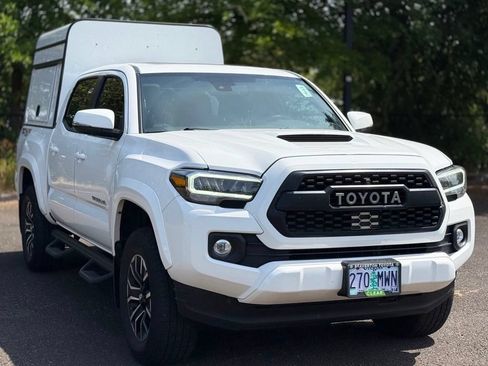 Used 2021 Toyota Tacoma TRD Sport w/ TRD Premium Sport Package AWD/4WD image 7