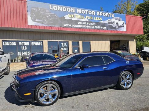 Used 2013 Dodge Challenger SXT Plus image 2