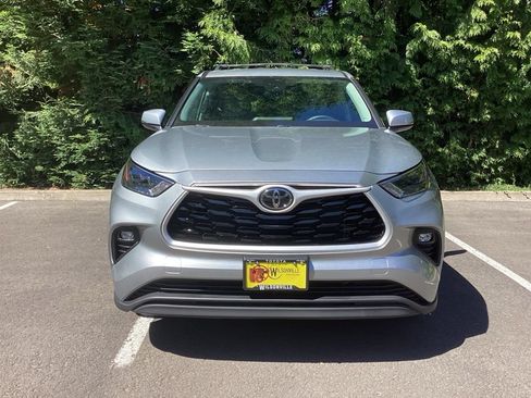 Used 2023 Toyota Highlander LE FWD image 18