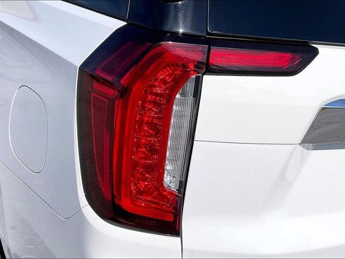 Used 2024 GMC Yukon SLT RWD image 22