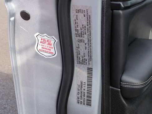 Used 2023 Jeep Grand Cherokee L Laredo image 35