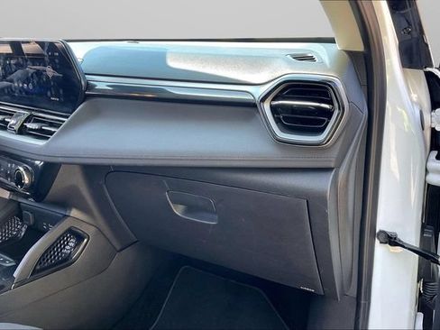 Used 2025 Chevrolet TrailBlazer LT AWD/4WD image 16