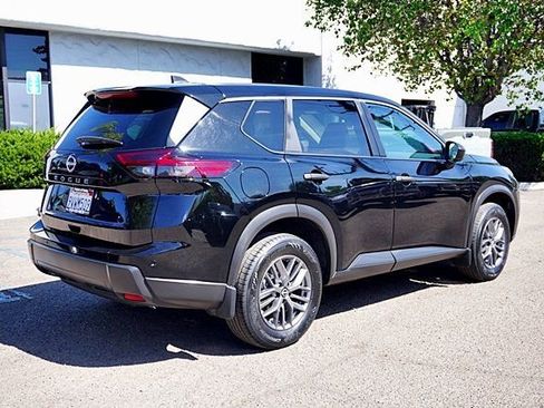 Used 2025 Nissan Rogue S image 8