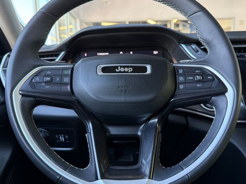 Used 2023 Jeep Grand Cherokee Laredo w/ Luxury Tech Group I AWD/4WD image 25