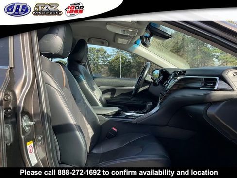Used 2018 Toyota Camry XLE image 15