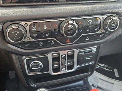 New 2025 Jeep Gladiator High Tide image 17