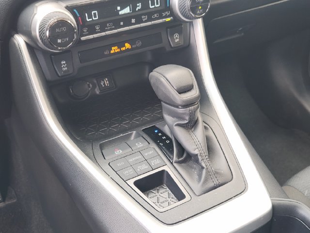 Used 2025 Toyota RAV4 XLE AWD/4WD image 18