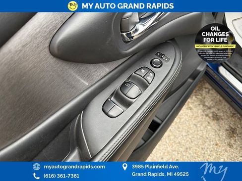 Used 2020 Nissan Murano SL w/ Moonroof Package AWD/4WD image 11