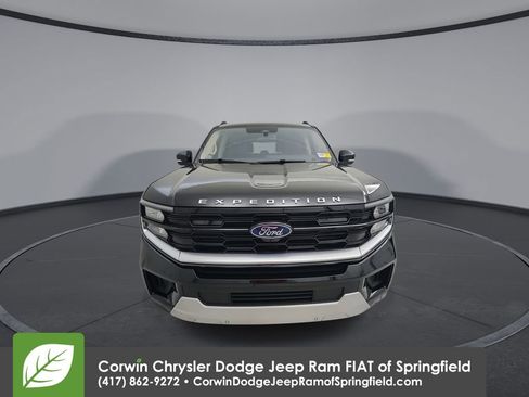 Used 2025 Ford Expedition Max Platinum AWD/4WD image 3