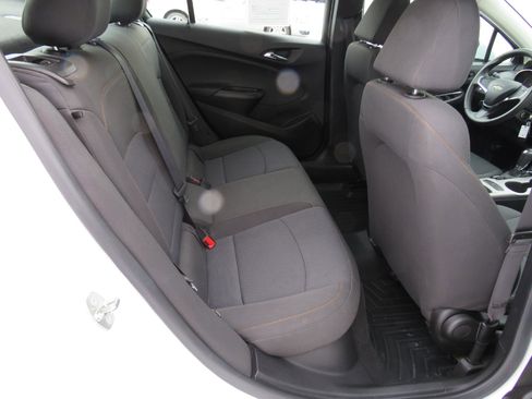 Used 2018 Chevrolet Cruze LS image 9