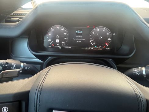 Used 2025 Land Rover Defender 110 V8 image 21