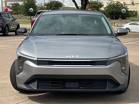 Used 2025 Kia K4 FWD image 2
