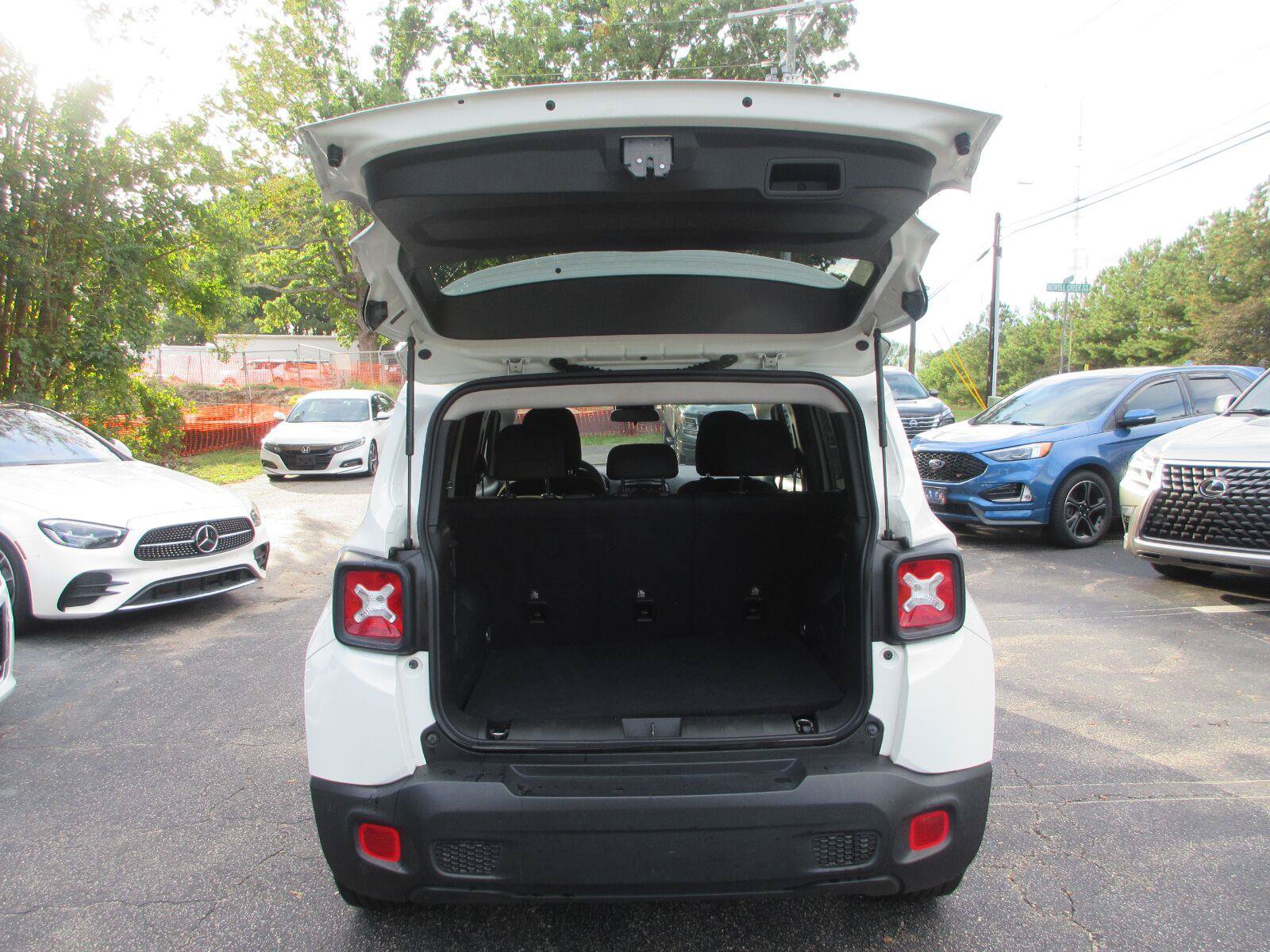 Used 2022 Jeep Renegade Sport w/ Sport Appearance Group FWD image 20