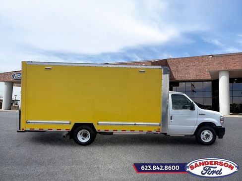 Used 2022 Ford E-350 and Econoline 350 Super Duty RWD image 2
