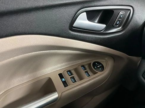 Used 2015 Ford C-MAX SE w/ Equipment Group 203A FWD image 14