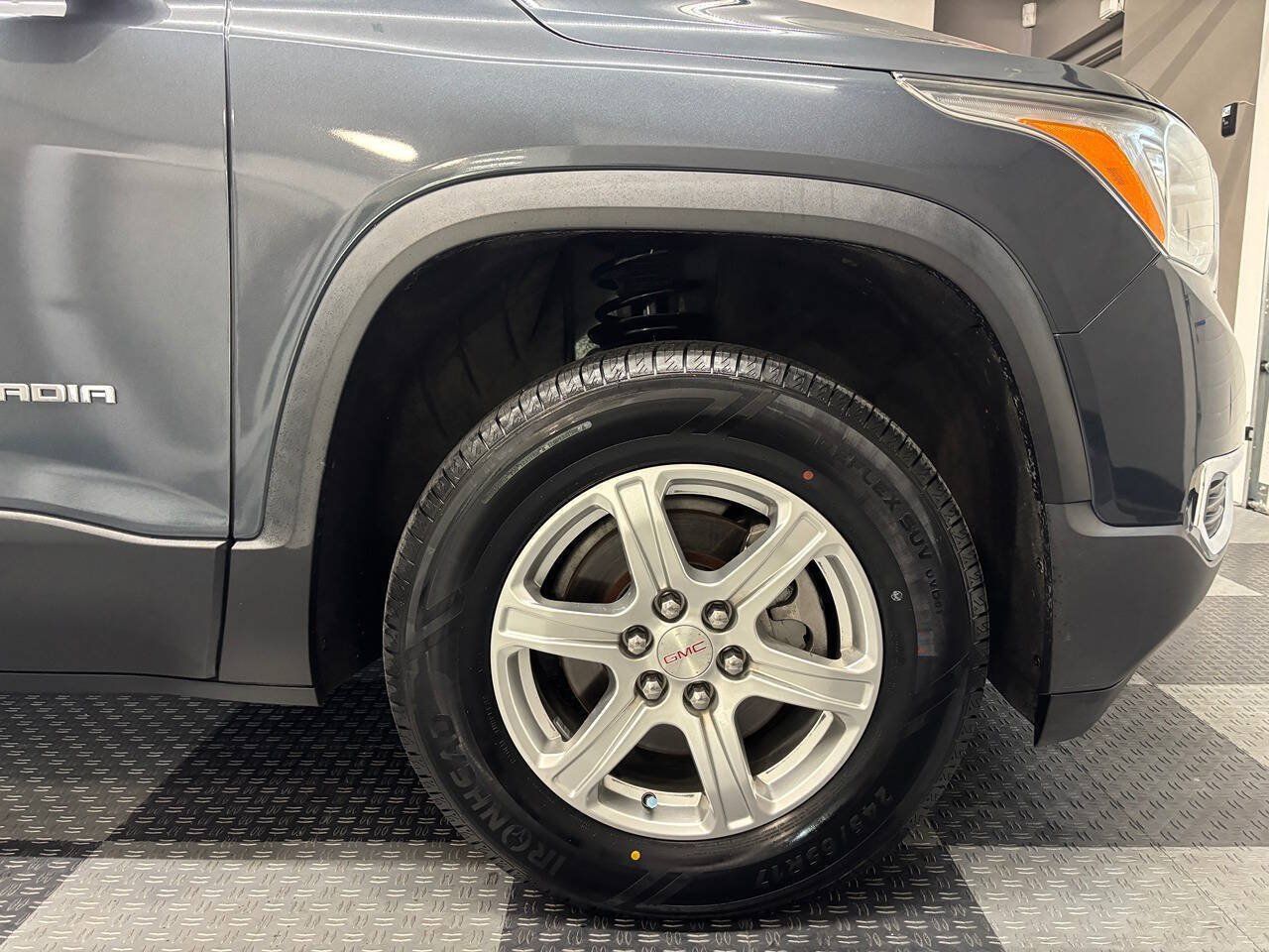 Used 2019 GMC Acadia SLE w/ LPO, Floor Liner Package FWD image 5