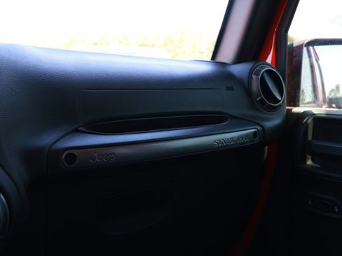 Used 2018 Jeep Wrangler Unlimited Sahara image 21